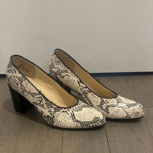 American Eagle Outfitters Black and Cream Heels